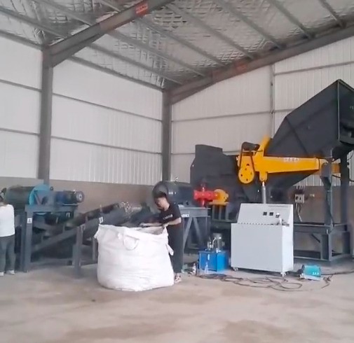 百分九十以上的客戶在試機時都選擇人工添料，沒有什么說法，單純的因為物料使用量較小。