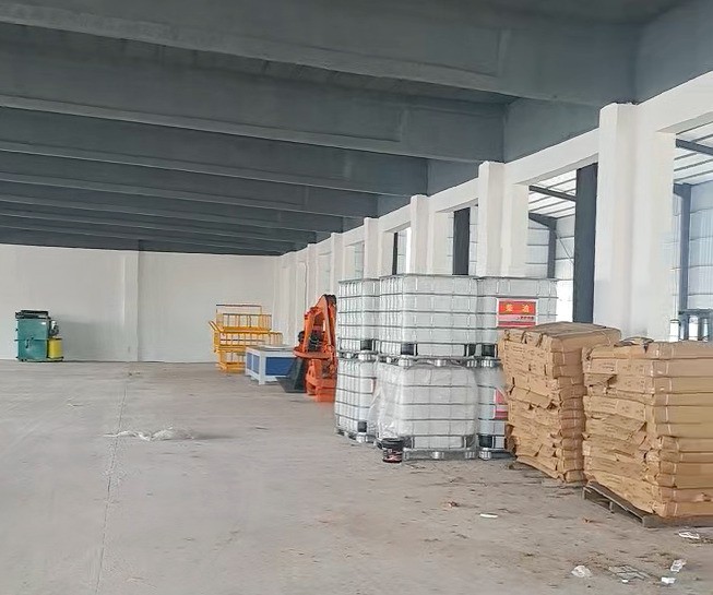 報(bào)廢汽車拆解線抵達(dá)客戶限產(chǎn)，卸車完畢等待組裝