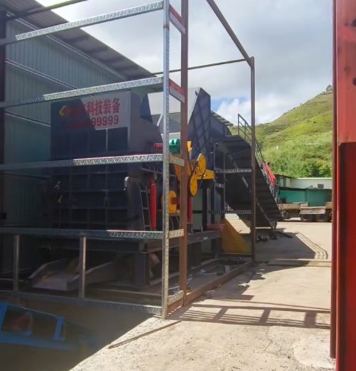 眾所周知香港寸土寸金，這給破碎機的布局規(guī)劃增加了難度。不過對路友來說，這都能找到解決辦法。