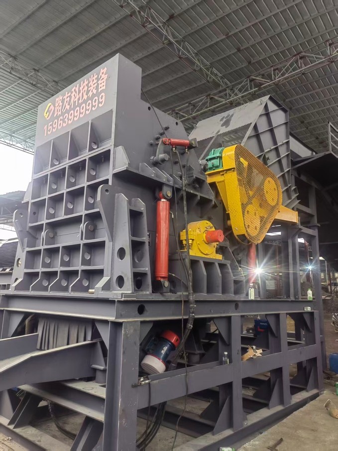 護板包圍起來，防飛降噪