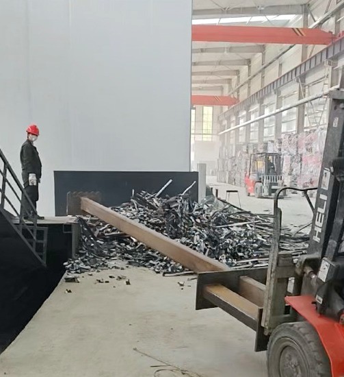 因客戶輸送帶坑未及時完善，空轉(zhuǎn)試機結(jié)束后，雙方協(xié)商一致，取消后面的打料試機。