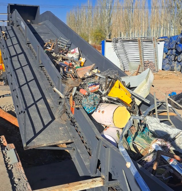 近日路友破碎機又隔市跨省來到廣袤無垠資源豐富的新疆，隨即開啟了一場雙向奔富的旅途。