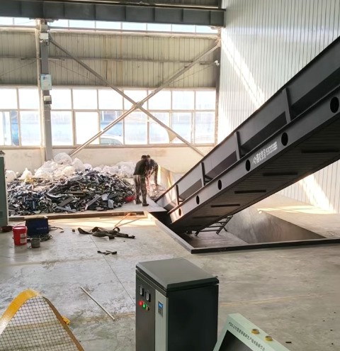 路友破碎機的優(yōu)點多多，均勻、穩(wěn)定、高效、機構簡單、易維護等等