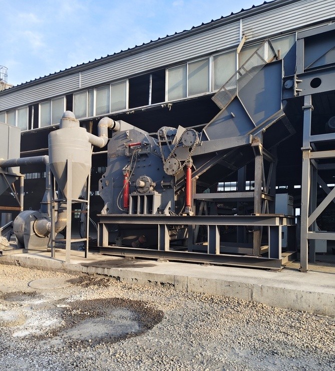 看久了城市的灰色天空，來看一下遼寧路友破碎機(jī)客戶端湛藍(lán)湛藍(lán)的天空吧。