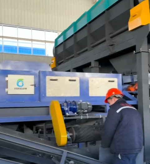 路友華選全套分選設(shè)備試機(jī)工作，在專業(yè)技術(shù)員的指導(dǎo)下有序開展。