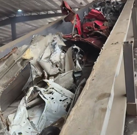 客戶提供，450型汽車殼破碎機生產打料