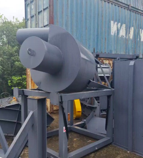 出口日本的 315 型破碎機已順利到達并且完成卸車，后續(xù)將按計劃推進安裝與試機。