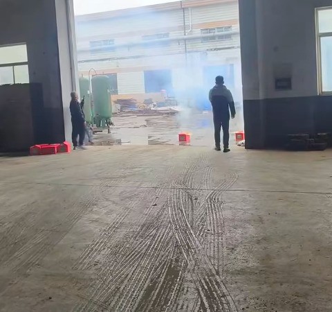 路友新款315型金屬破碎機，客戶專門用來破碎滅火器