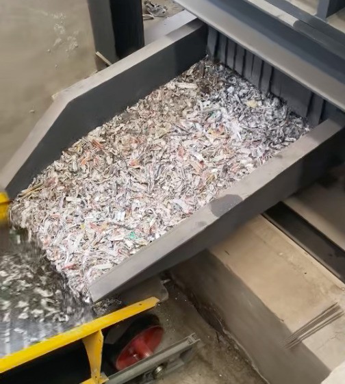 恭喜河北破碎機客戶！設(shè)備動力強勁，打料高效穩(wěn)定，現(xiàn)場試機圓滿收官